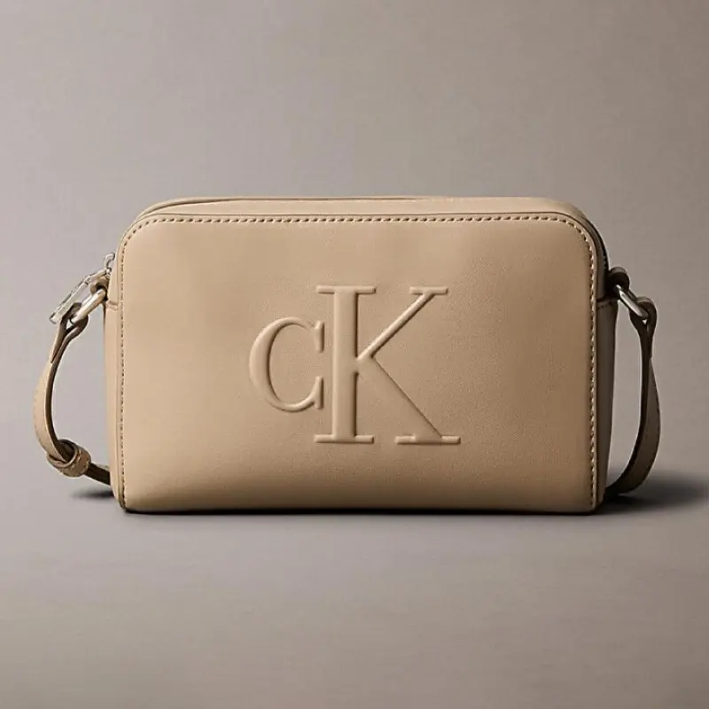 カリン♡　904545 CALVIN CLEIN BEJ KADIN ÇANTA SS25 SCULPTED EW CAMERA LV04K3036GPBF