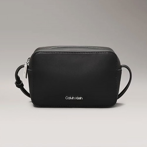 Elden Taksitle CALVIN CLEIN SİYAH KADIN ÇANTA SS25 CK MUST CAMERA K60K610293BAX