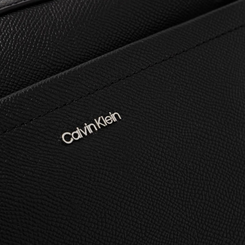 CALVIN KLEIN SS25 SİYAH KADIN ÇANTA K60K612802BEH CK MUST CONV CAMERA BAG_CAVIAR  8721107062501